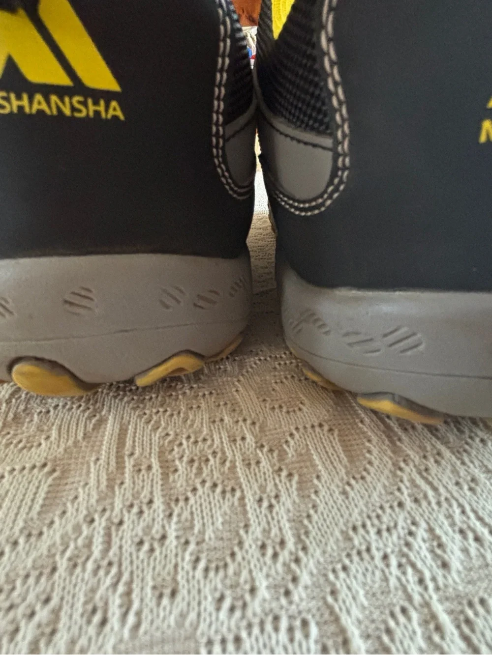 Mishansha Black and Yellow Athletic Slip-On Mens Sneakers